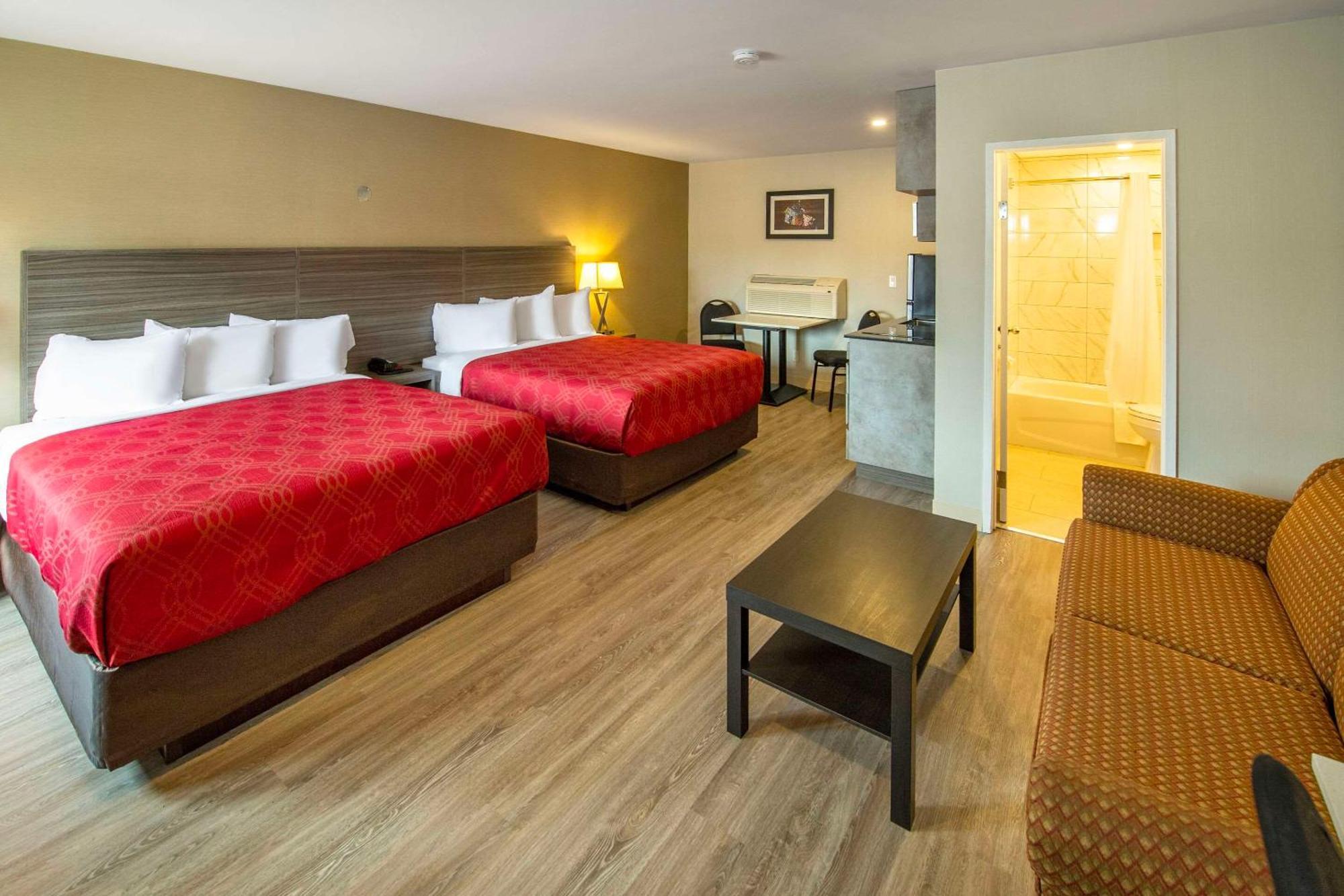 פינצ'ר קריק Econo Lodge Inn & Suites מראה חיצוני תמונה
