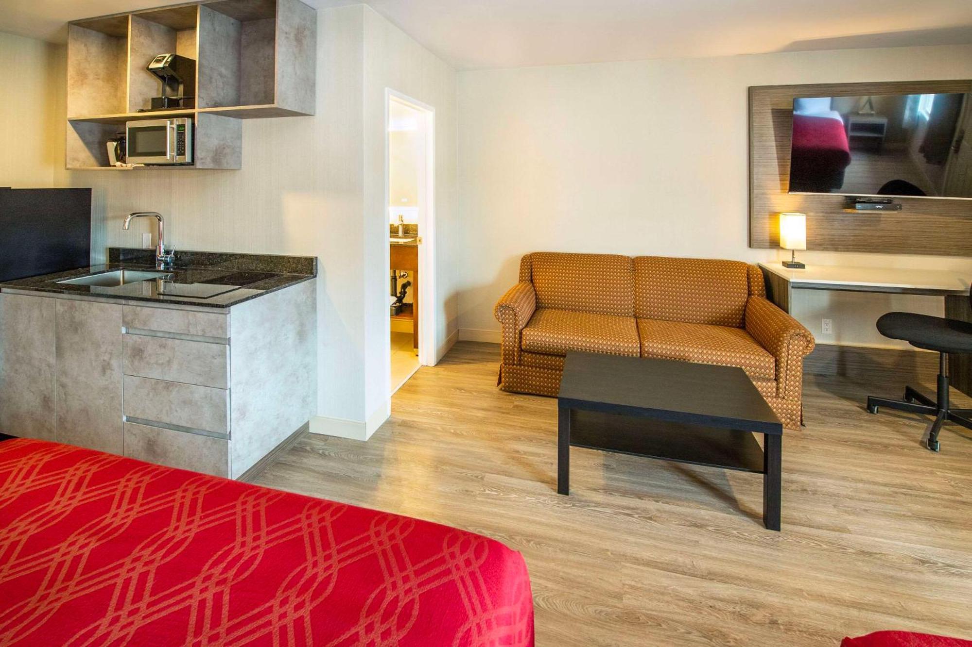 פינצ'ר קריק Econo Lodge Inn & Suites מראה חיצוני תמונה