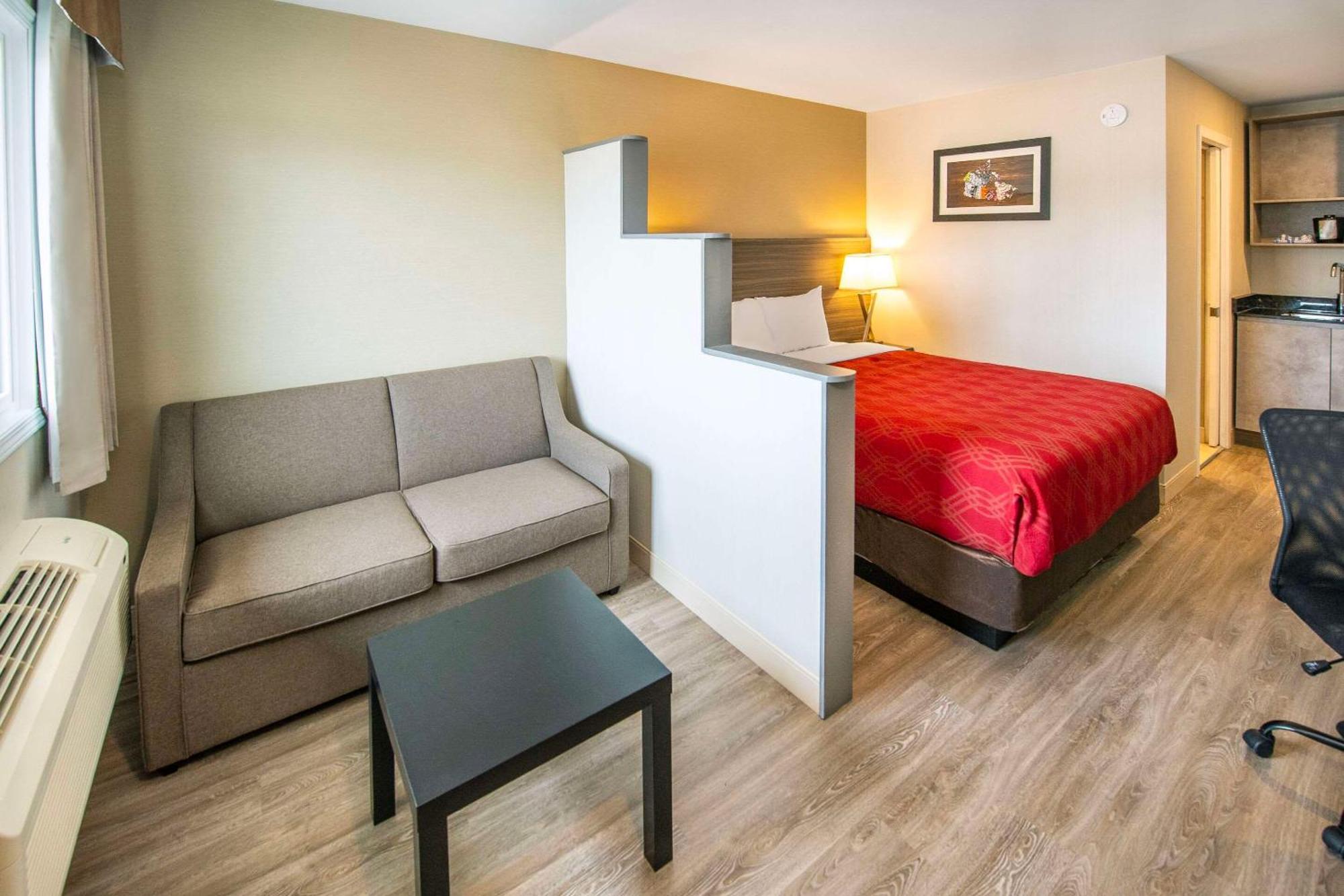 פינצ'ר קריק Econo Lodge Inn & Suites מראה חיצוני תמונה