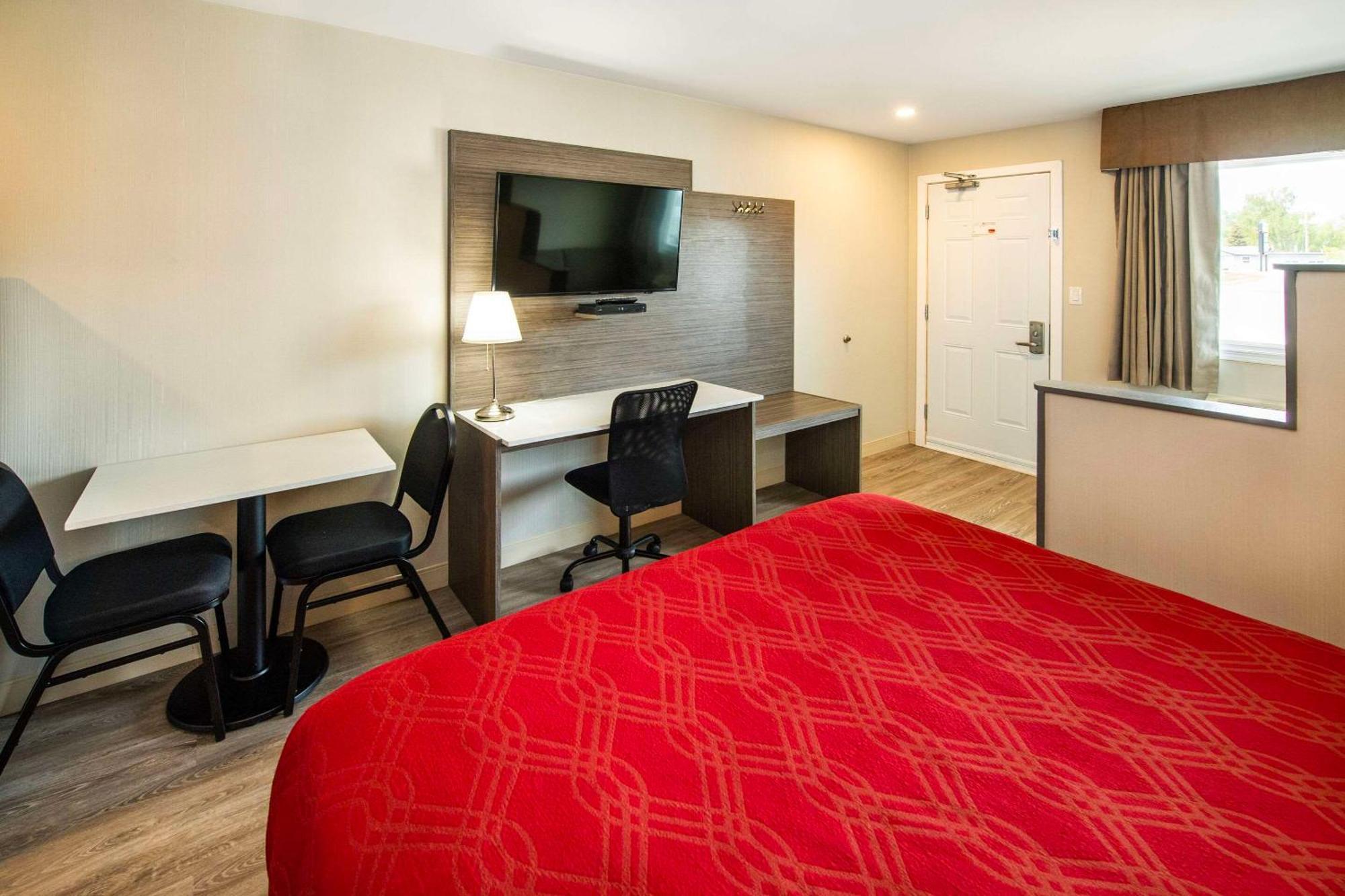 פינצ'ר קריק Econo Lodge Inn & Suites מראה חיצוני תמונה