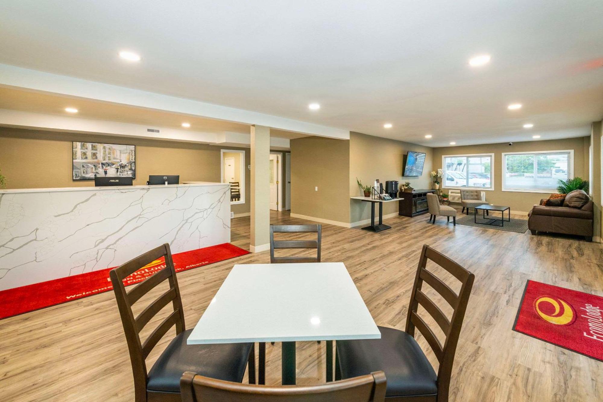 פינצ'ר קריק Econo Lodge Inn & Suites מראה חיצוני תמונה