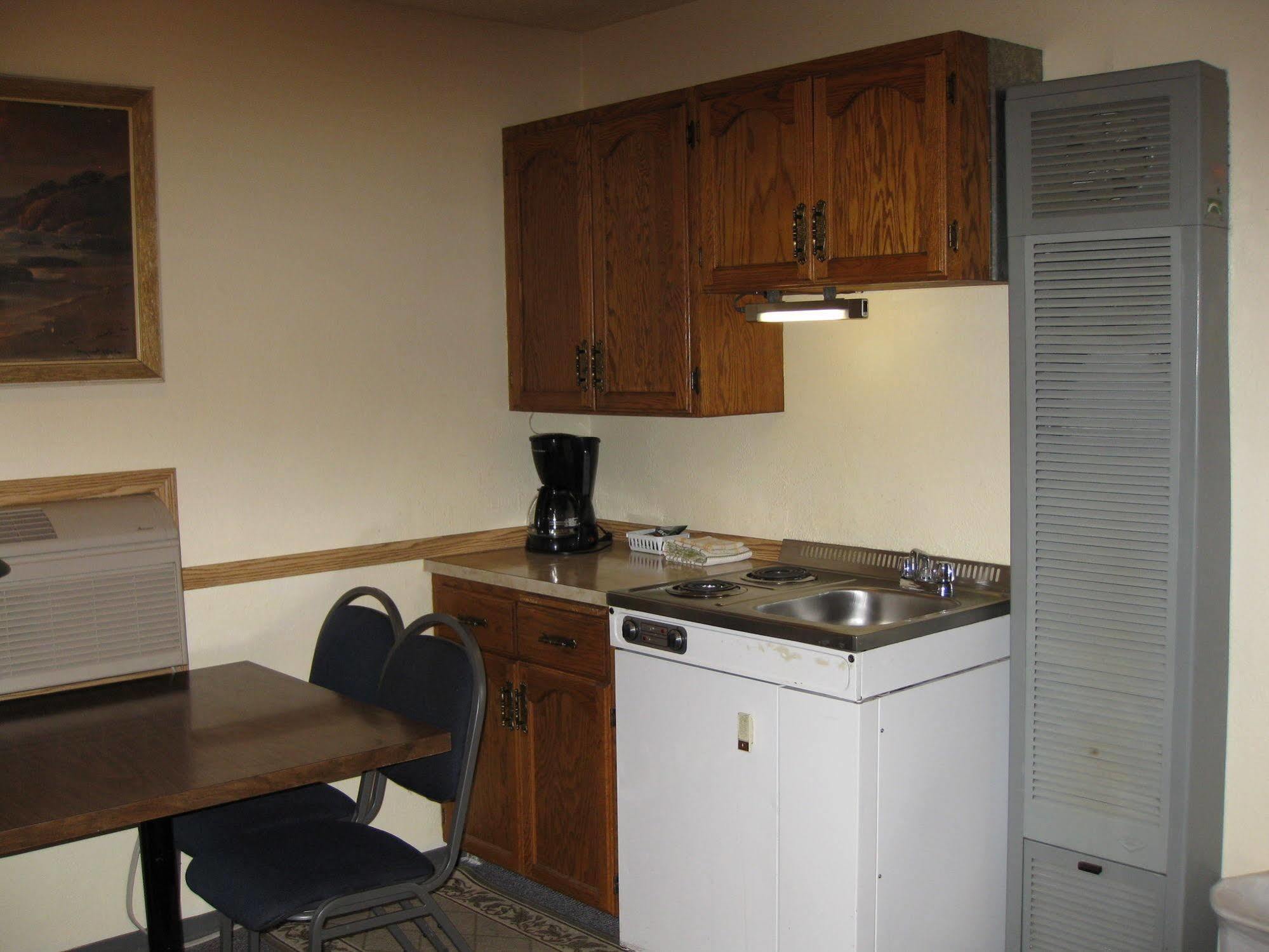 פינצ'ר קריק Econo Lodge Inn & Suites מראה חיצוני תמונה